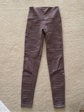 NWOT Alo Yoga Moto Leggings in Anthracite Size S
